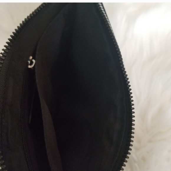 Kenneth Cole wristlet. - Picture 3 of 4